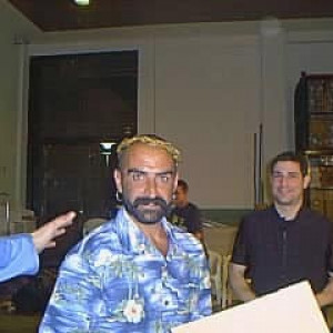 Con Del Corso con una re camisa Hawaiana que perdí